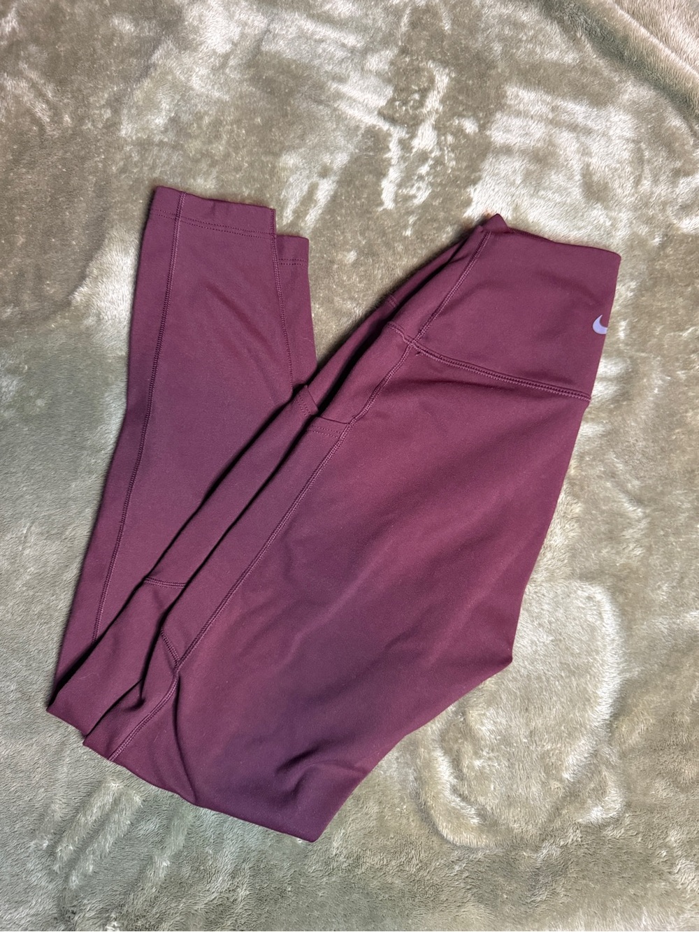 Nike women’s Maroon Performance Leggings
